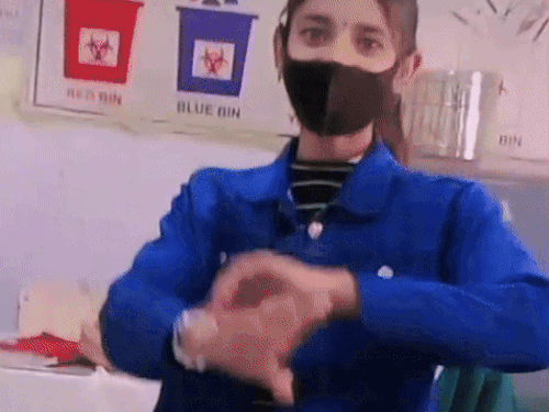 बूंदी के जिला हॉस्पिटल के ट्रॉमा सेंटर में नर्स ने डांस करते हुए रील बनाई। सोशल मीडिया पर आने के बाद हंगामा मच गया। शिकायत कलेक्टर तक पहुंच गई।