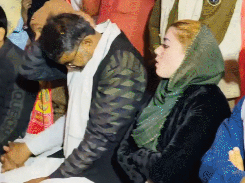 कार्यक्रम में पहुंची महिलाओं ने विधायक से पानी की समस्या की शिकायत की थी।