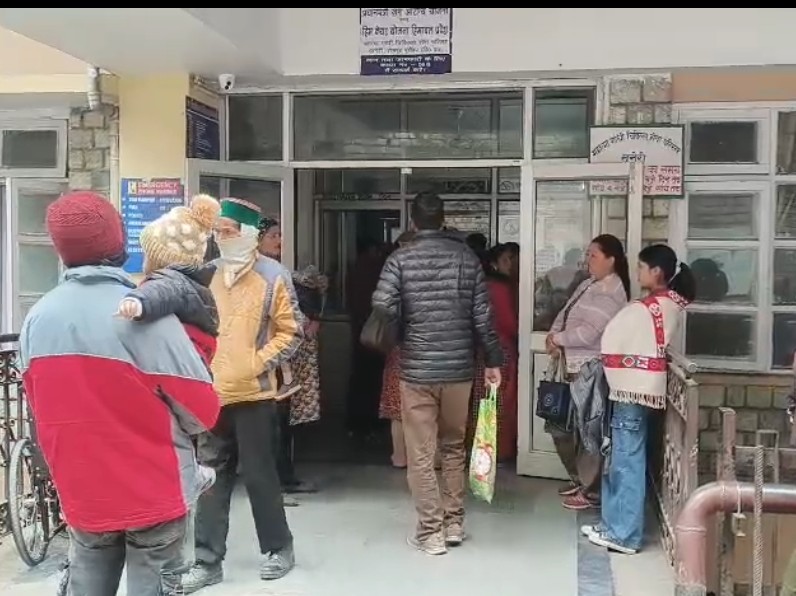 डॉक्टरों की हड़ताल से अस्पताल में सेवाएं प्रभावित:  रामपुर में रूटीन ऑपरेशन ठप, चार जिलों के हजारों मरीज परेशान – Rampur (Shimla) News