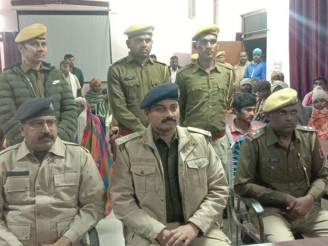 प्रतापगढ़ SP बी. आदित्य ने रात करीब 11:30 बजे प्रेस कॉन्फ्रेंस कर पूरे मामले की जानकारी दी।