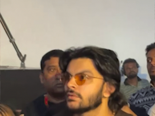 कॉन्सर्ट से वीर पहाड़िया का रिएक्शन सोशल मीडिया पर वायरल हो रहा है।