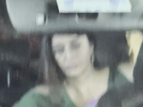 एक्ट्रेस तब्बू भी पार्टी में पहुंचीं।