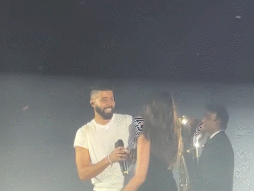 तारा और एपी ने गाने थोड़ी सी दारू पर साथ डांस किया।