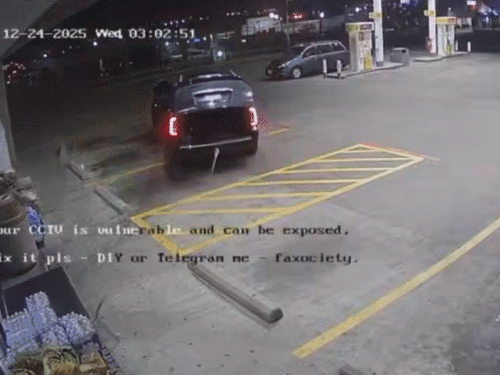 चोरी के कारण कन्विनियंस स्टोर पूरी तरह से तबाह हो गया।