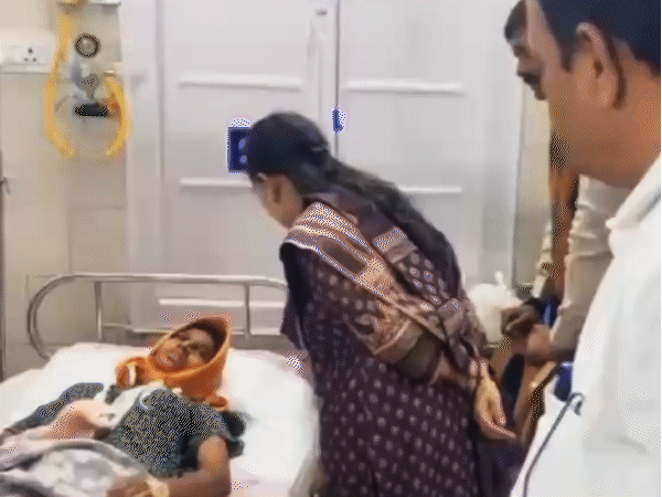 23 दिसंबर को धारवाड़ की डिप्टी कमिश्नर दिव्या प्रभु हॉस्पिटल में विवेकानंद की मां से मिली थीं।