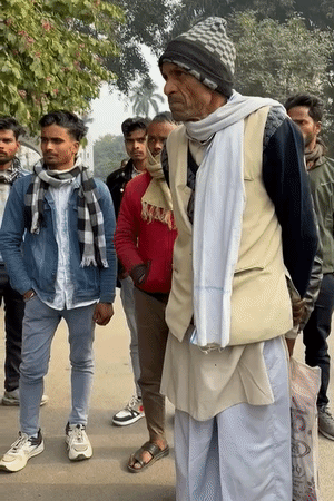 पोस्टमॉर्टम हाउस में परिजन पहुंच गए।