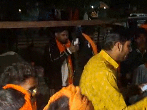 रायपुर में बजरंग दल के प्रदर्शनकारियों का विरोध प्रदर्शन।