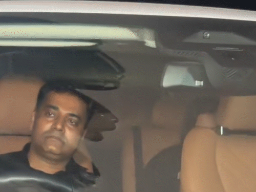 सोनाक्षी सिन्हा भी सलमान की बर्थडे पार्टी के लिए पनवेल फार्महाउस पहुंची हैं।