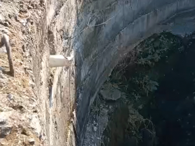 जल संचयन अभियान के तहत 25 हजार की लागत से बनाए गए डगवैल रिचार्ज पीट में केवल आधा फीट गड्ढा खोदा गया।