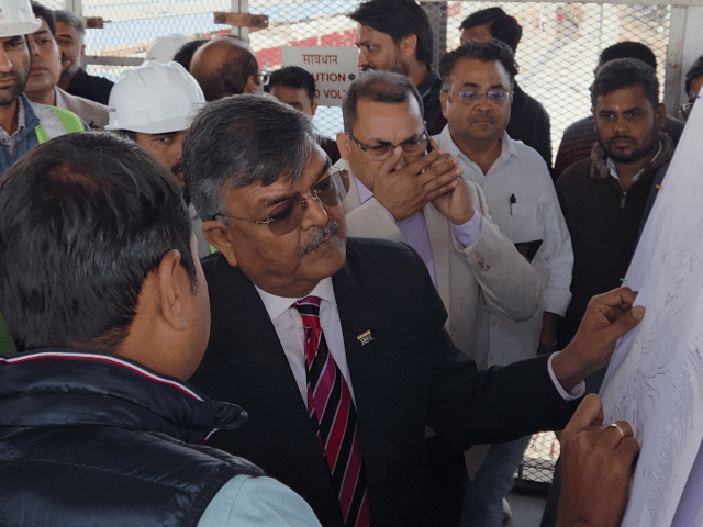 महाप्रबंधक ने रीडवलपमेंट प्रोजेक्ट पर कहां-क्या हो होना है और उसमें से कितना काम हो चुका है, मैप व ड्राइंग-डिजाइन तक, हर पॉइंट पर जानकारी हासिल की।