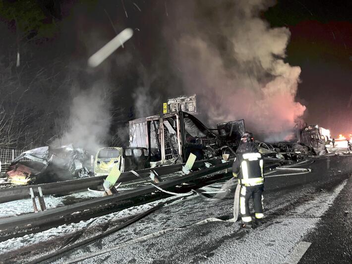 फायर फाइटर ने मौके पर पहुंच कर आग पर काबू पाया, इसे बुझाने में करीब 7 घंटे का समय लगा।