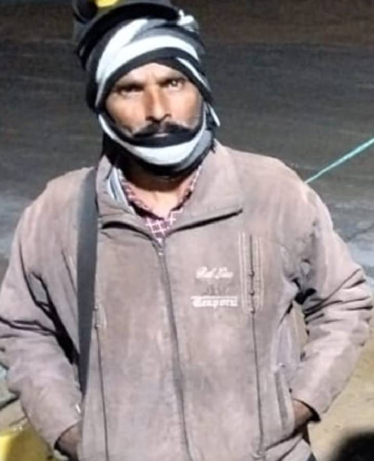 तस्वीर आरोपी अनिरुद्ध द्विवेदी की है। पुलिस हत्या के आरोपों में इसे ढूंढ रही है।