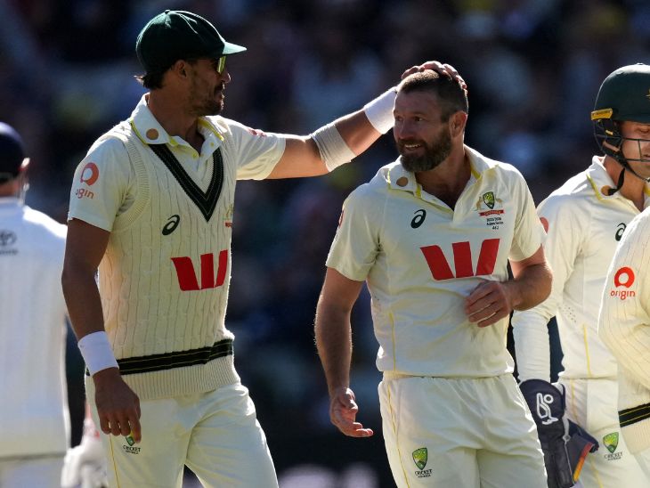 Michael Neser (right) took 4 wickets for Australia.