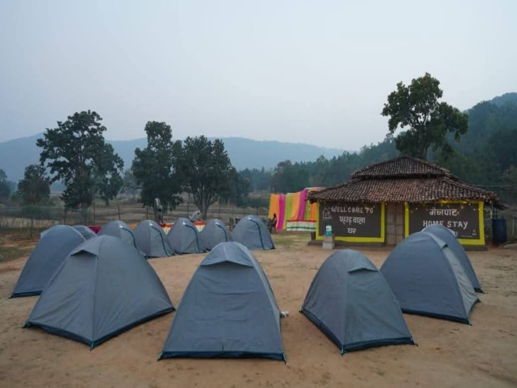 पहाड़ वाले घर में सैलानी बिता सकते हैं सर्द रात।