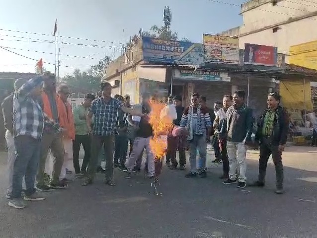 भाजयुमो ने भूपेश बघेल, टीएस सिंहदेव का पुतला फूंका:  मरवाही में साधु-संतों पर टिप्पणी के विरोध में प्रदर्शन – Gaurela News
