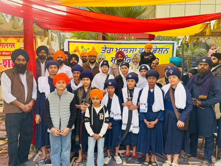 तेरा खालसा फाउंडेशन के सेवादार।