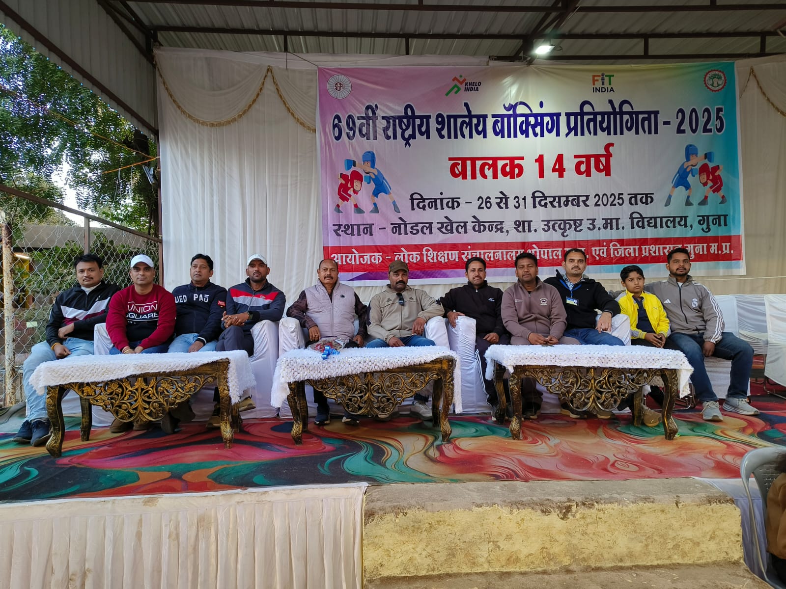 कार्यक्रम के दौरान अतिथि।