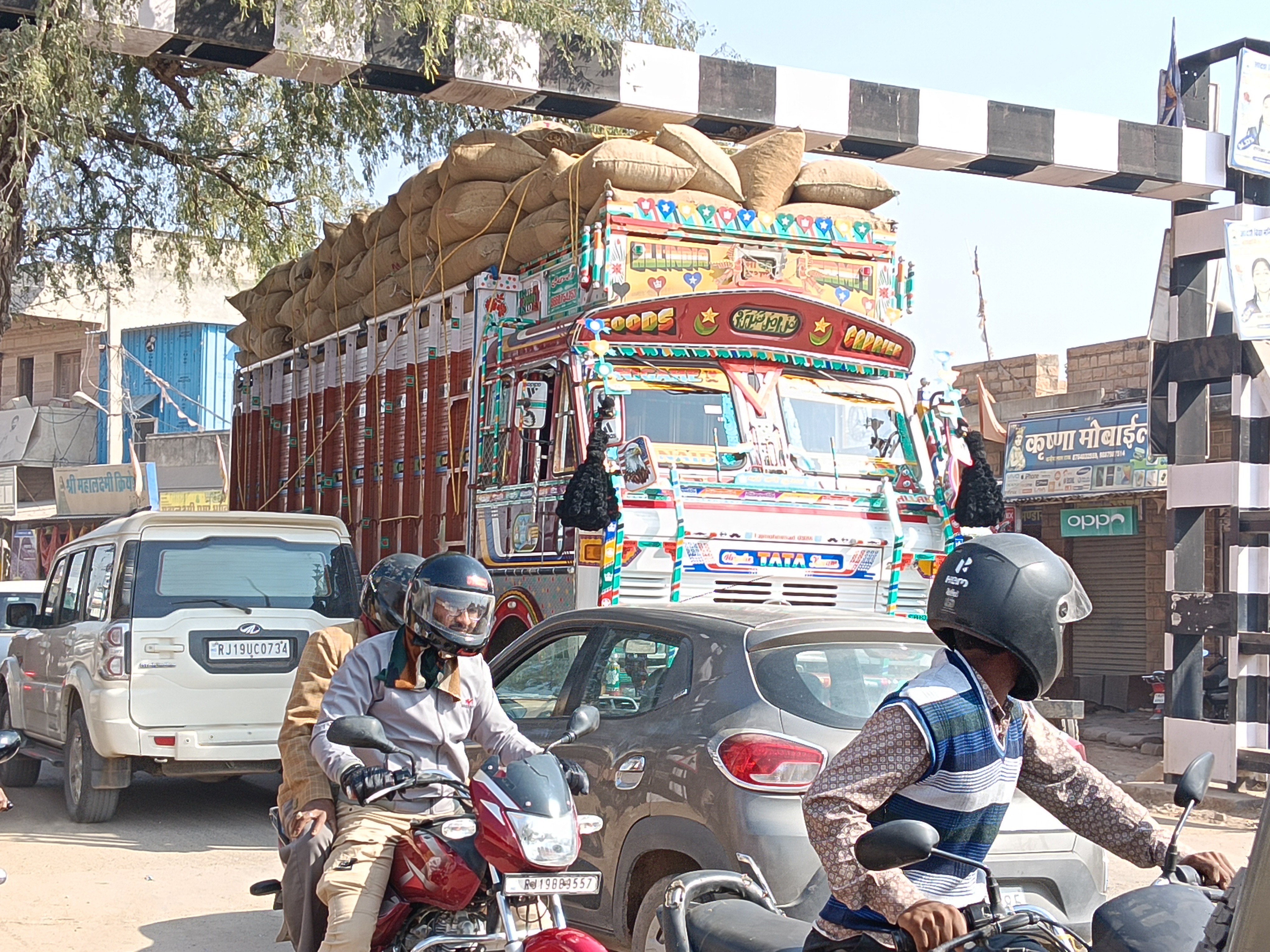 Mathaniya People are troubled by overloaded vehicles in Mathania market | मथानिया ...
