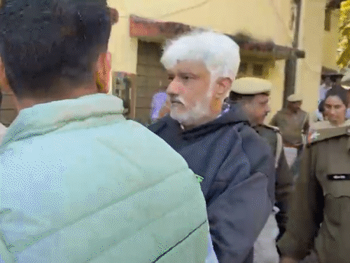 गिरफ्तारी के बाद विक्रम भट्‌ट और उनकी पत्नी को ACJM कोर्ट में पेश किया गया था।