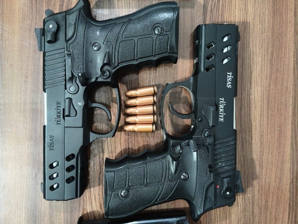 फाजिल्का में अवैध हथियार समेत 3 युवक गिरफ्तार:  60 हजार में बेचने की फिराक में थे, पुलिस ने पीछा कर पकड़ा, 2 पिस्तौल-5 कारतूस मिले – Fazilka News