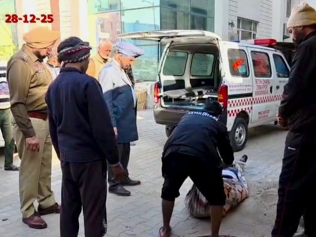 मोहाली में रिटायर्ड इंजीनियर ने सुसाइड किया:  सोसाइटी की 7वीं मंजिल से छलांग लगाई, चंडीगढ़ में रहते थे; कुछ समय पहले पत्नी का निधन हुआ – Mohali News