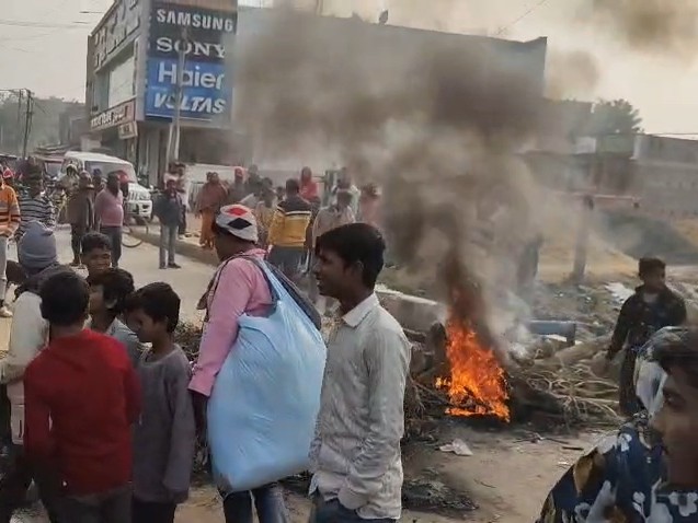 मुंगेर में खेत से मिला मजदूर का शव:  परिजनों ने हत्या का आरोप लगा सड़क जाम किया – Munger News