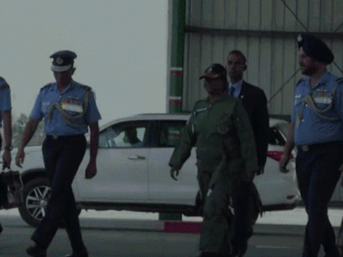 सुखोई में 30 मिनट की उड़ान में राष्ट्रपति ने ब्रह्मपुत्र और तेजपुर वैली को कवर किया।