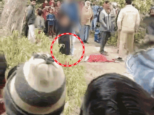 ये फोटो 28 दिसंबर की है। जहां शादी की थी, वहीं खुशीराम और मोहिनी के शव एक फंदे पर लटक रहे हैं। दोनों के पैर जमीन को टच कर रहे हैं।