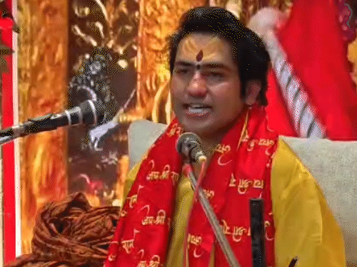 धीरेंद्र शास्त्री ने कहा था- हिंदू समाज को जोड़ना अंधविश्वास है, तो ऐसे लोगों को देश छोड़ देना चाहिए।