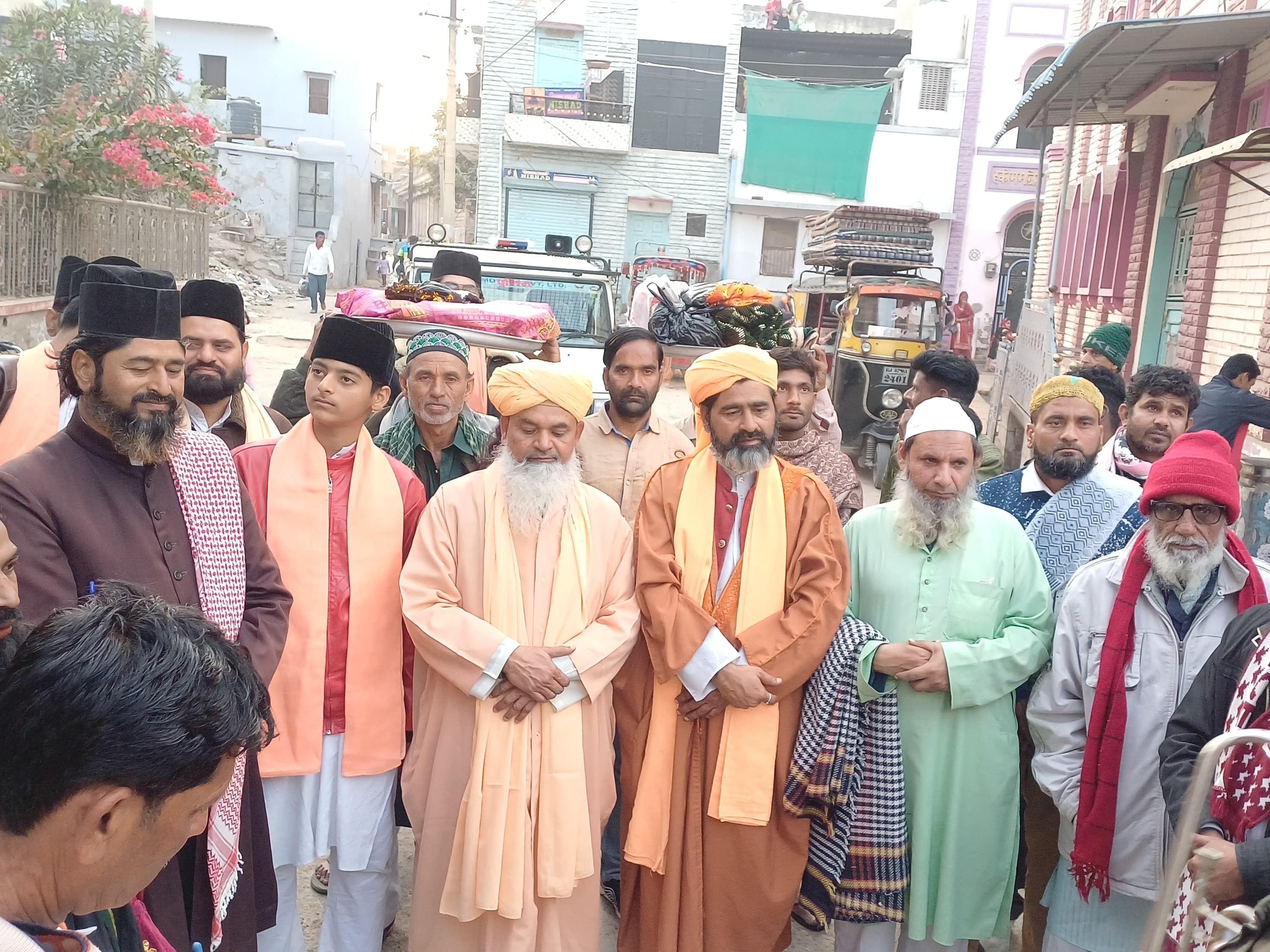 दरगाह में हर वर्ष बड़ी संख्या में जायरीन आते हैं।