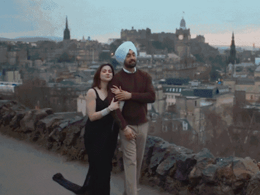 फिल्म सरदार जी 3, 27 जून को केवल विदेशों में रिलीज हुई, जहां इसने रिकॉर्ड तोड़ कमाई की, लेकिन भारत में यह आज भी बैन है।