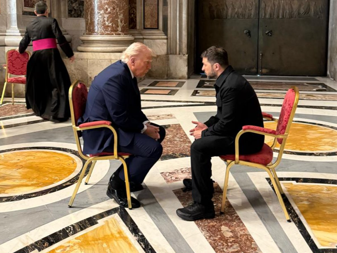 तीन बार अमेरिका में औपचारिक मुलाकात के अलावा ट्रम्प और जेलेंस्की ने अप्रैल में पोप फ्रांसिस के अंतिम संस्कार के दौरान भी मुलाकात की थी।