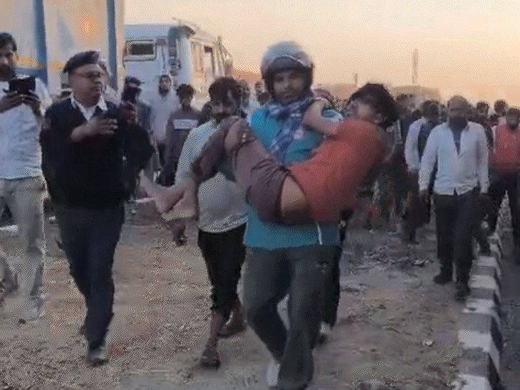 कड़ी मशक्कत के बाद ड्राइवर को बाहर निकाला।