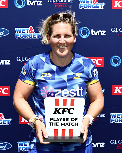 लौरा हैरिस प्लेयर ऑफ द मैच रही। उन्होंने 17 गेंदों में 52 रन बनाए।