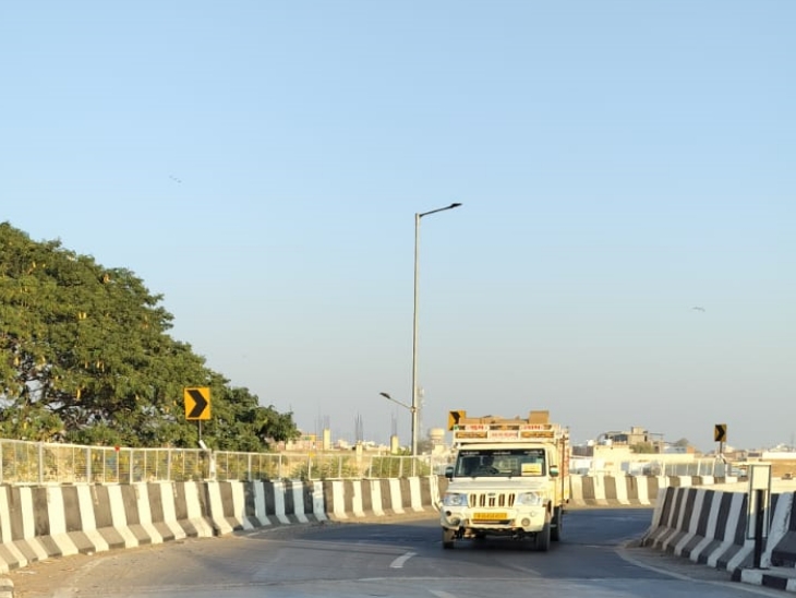 सुबह के समय रहता है हल्का कोहरा।