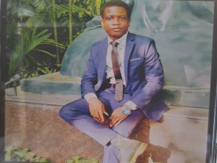 सैम पुर जुदे MBA सेकेंड ईयर का स्टूडेंट था।