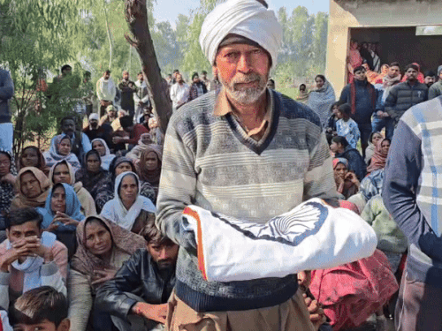 शहीद बीएसएफ जवान राजिंदर सिंह के पिता हरनाम सिंह।