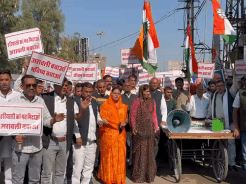 राजस्थान में अरावली बचाओ जन आंदोलन के तहत शहर में निकाली रैली