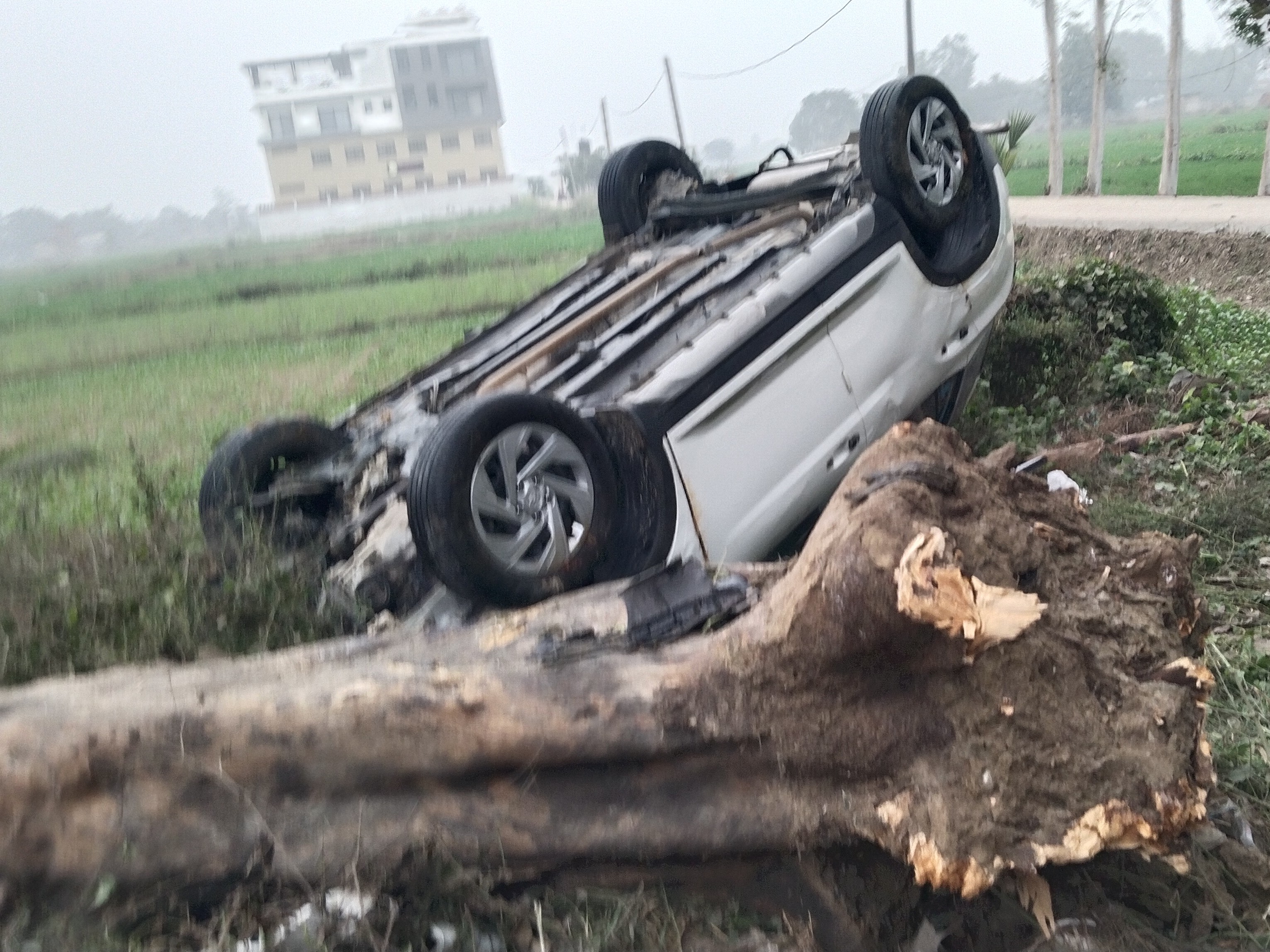 A speeding car lost control and overturned in Bhatpar Rani.