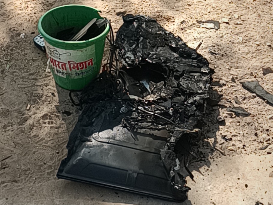 आयुक्त ऑफिस में लगी एलसीडी के पास शॉर्ट सर्किट होने से हुई।