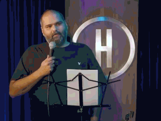 कुणाल ने अपना वीडियो द हैबिटेट स्टूडियो में शूट किया था।