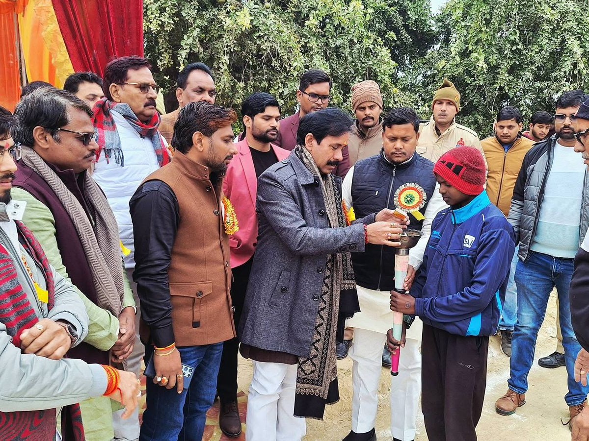 Anil Rajbhar Cabinet Minister Anil Rajbhar inaugurated it. | कैबिनेट मंत्री अनिल ...