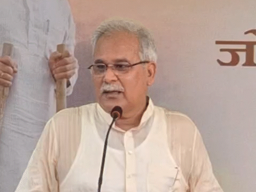 हनुमानगढ़ी अयोध्या के महंत राजू दास ने कहा कि, भूपेश शुद्ध रूप से रावण का दूसरा रूप है।