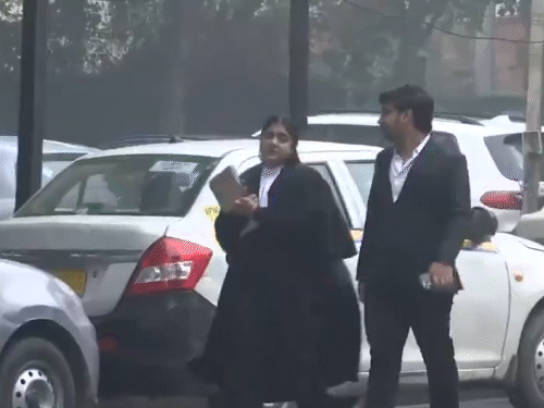 कुलदीप सेंगर की बड़ी बेटी ऐश्वर्या सेंगर वकील हैं। सोमवार को सुप्रीम कोर्ट में सुनवाई के दौरान वह बतौर वकील पहुंची थीं।