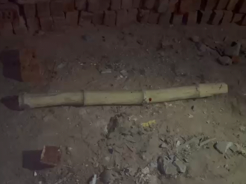 आरोपी ने इसी डंडे से मारकर व्यापारी का सिर फोड़ा और पैसे लेकर भाग गया।