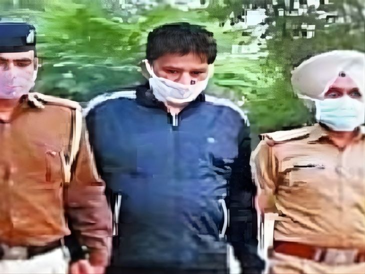 रामलाल को गिरफ्तार कर ले जाती पुलिस। - फाइल फोटो