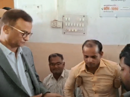 दिव्यांगों ने‌ कलेक्टर को राज्यपाल के‌ नाम अरावली संरक्षण का ज्ञापन सौंपा। राज्यपाल से सख्त कदम उठाने की मांग की।