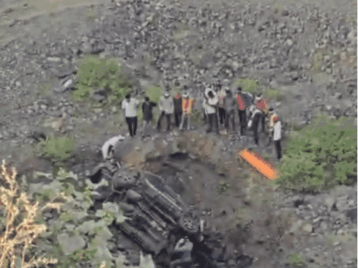 हादसा रतलाम में दिल्ली-मुंबई एक्सप्रेस वे पर हुआ था।