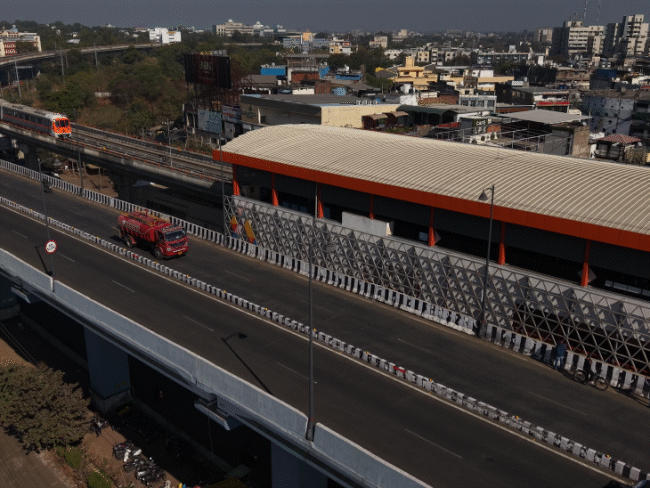 Bhopal Metro Train Speed Vs Bicycle; DB Mall RKMP Station Distance ...