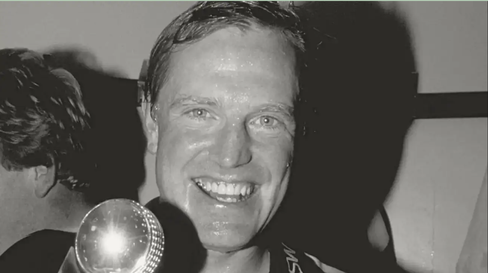 মরিস প্রথম শ্রেণিতে 19,785 রান করেছেন।